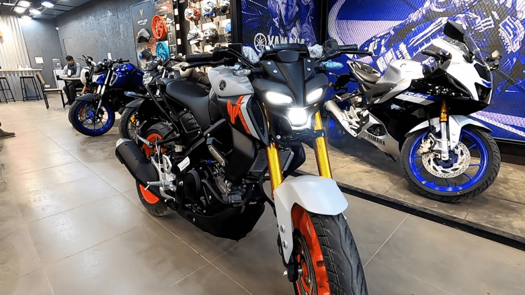 शानदार लुक वाली सुपरबाइक Yamaha MT 15, इसकी टॉप स्पीड और कीमत जानकर KTM को भूल जायेगे 1 शानदार लुक वाली सुपरबाइक Yamaha MT 15, इसकी टॉप स्पीड और कीमत जानकर KTM को भूल जायेगे