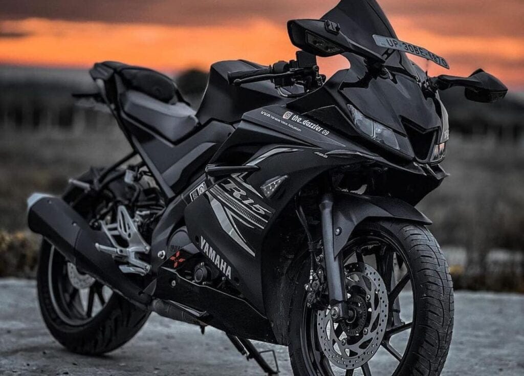 सस्ते EMI Plan वाली इस शानदार Yamaha R15 V4 मोटरसाइकिल को देखकर आप हैरान रह जाएंगे। 3 सस्ते EMI Plan वाली इस शानदार Yamaha R15 V4 मोटरसाइकिल को देखकर आप हैरान रह जाएंगे।