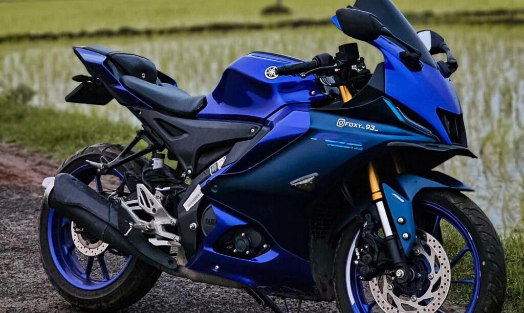 कम कीमत में खरीदे Yamaha R15, बढ़िया मौका, बेहद कम कीमत पर मिल रही है R15, जानें कीमत और उठाएं फायदा 2 कम कीमत में खरीदे Yamaha R15, बढ़िया मौका, बेहद कम कीमत पर मिल रही है R15, जानें कीमत और उठाएं फायदा