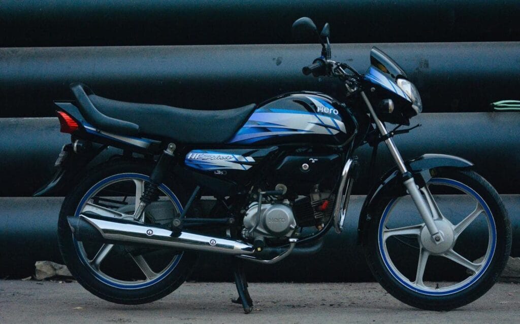 Hero HF Deluxe: सस्ती दाम और ज्यादा माइलेज वाली सिर्फ 20,000 रुपये में पाएं, जानें कैसे 2 2024 Hero HF Deluxe