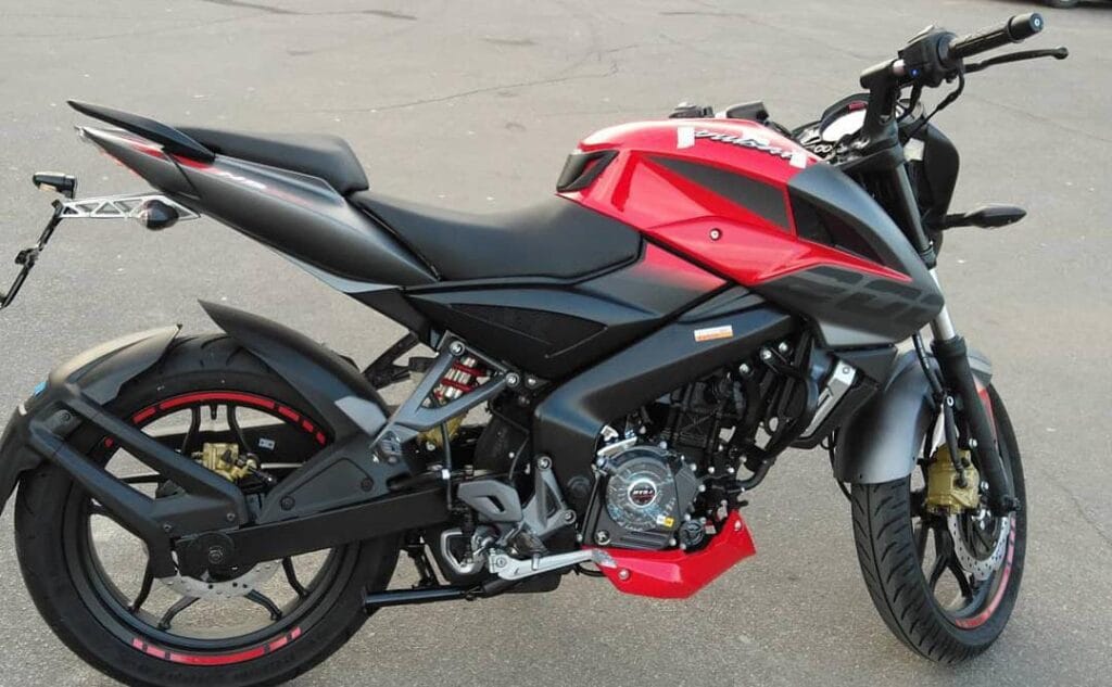 2024 Bajaj Pulsar NS200 का ऑफिशियल वीडियो जारी, फीचर्स देख पागल हो रहा है TVS और KTM 1 Bajaj Pulsar NS200