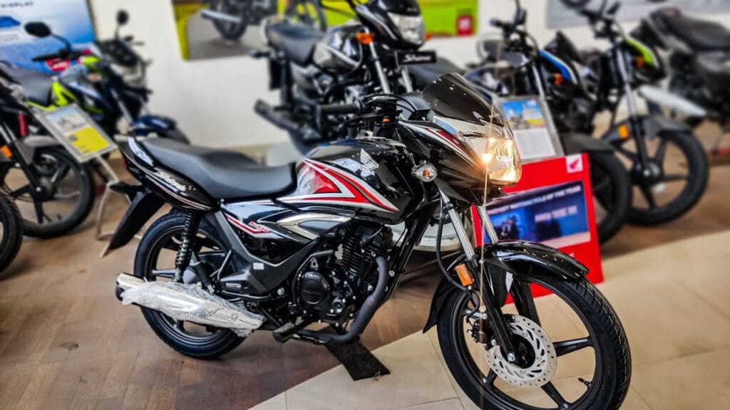 Pulsar और TVS को पीछे छोड़ते हुए Honda की यह धांसू बाइक, 60 की माइलेज और दमदार इंजन के साथ शानदार कमाल का फीचर्स 1 Honda Shine