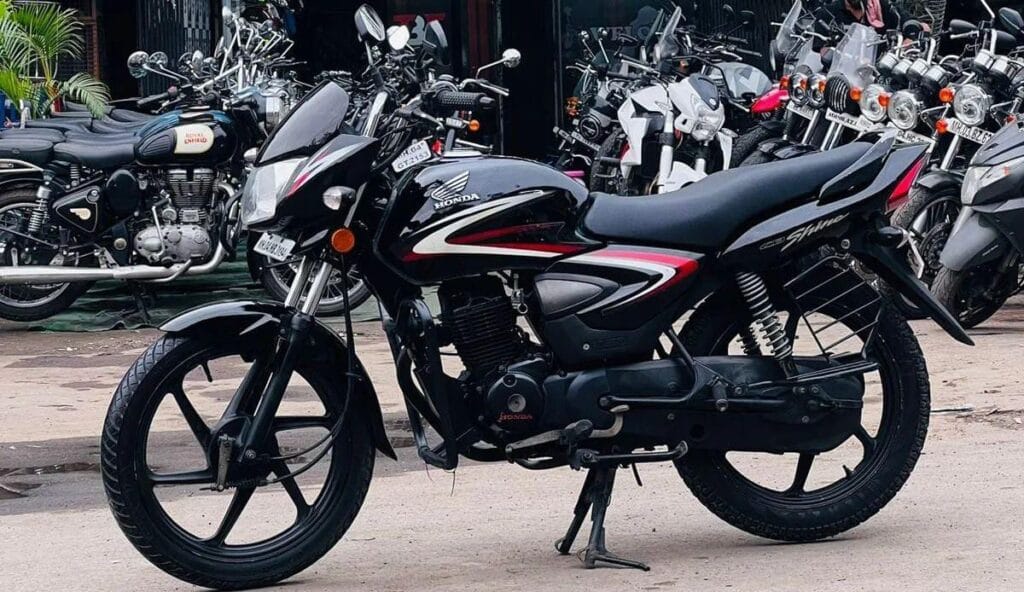 Pulsar और TVS को पीछे छोड़ते हुए Honda की यह धांसू बाइक, 60 की माइलेज और दमदार इंजन के साथ शानदार कमाल का फीचर्स 2 Honda Shine