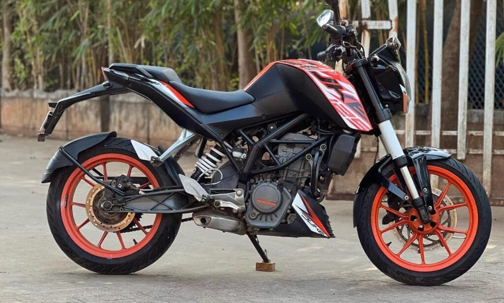KTM Duke 125, अब सिर्फ 4,593 रुपये की आसन EMI पर घर लाएं अपनी ड्रीम बाइक 1 KTM Duke 125