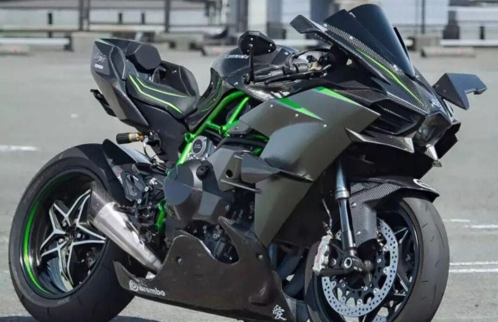 Kawasaki Ninja H2R की कीमत में दो फॉर्च्यूनर की टक्कर, कीमत देखेंगे तो चौंक जाएंगे 1 Kawasaki Ninja H2R