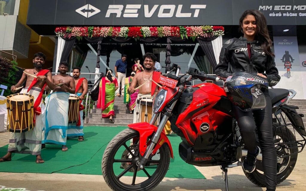 OLA Electric को भूल जाइए, यह सबसे सस्ती E-Bike की रेंज 150 किलोमीटर है, जाने इसकी कीमत Revolt RV 400 1 Revolt RV 400