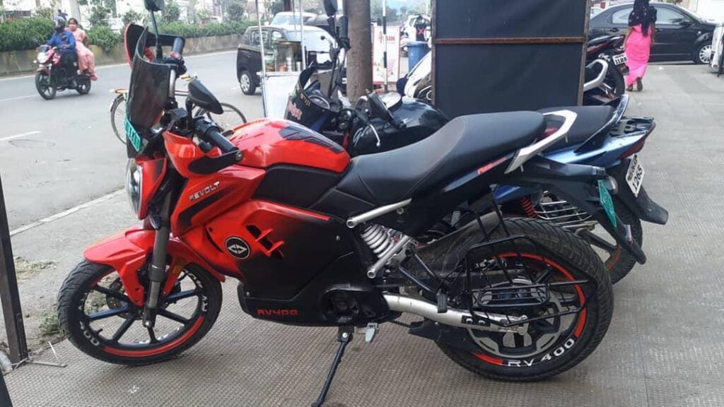 OLA Electric को भूल जाइए, यह सबसे सस्ती E-Bike की रेंज 150 किलोमीटर है, जाने इसकी कीमत Revolt RV 400 2 Revolt RV 400