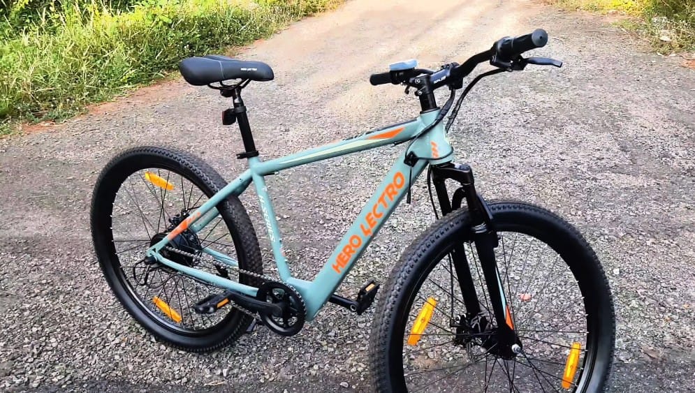 इस Electric Cycle को आप महज ₹929 रुपये में घर ले जा सकते हैं और एक बार चार्ज करने पर 30 किलोमीटर का सफर तय कर सकते हैं 1 Hero Lectro H5