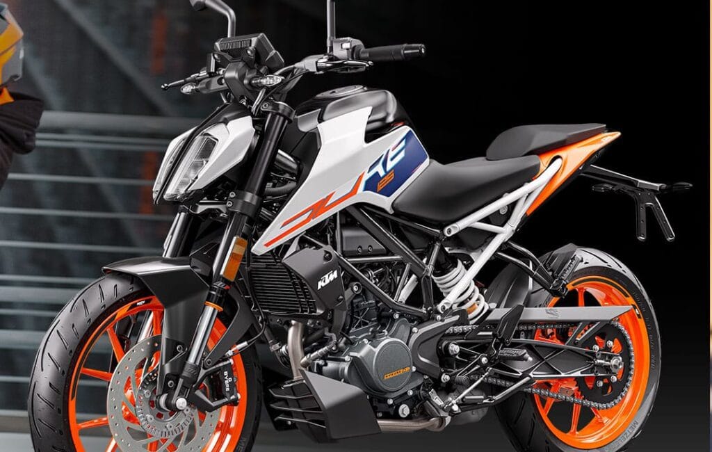 KTM की इस अद्भुत मोटरसाइकिल को घर ले जाएं और प्रति माह केवल 5,600 रुपये का भुगतान करें 2 KTM 125 Duke
