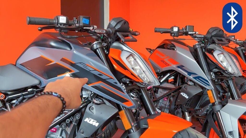 खूबसूरती के साथ पावर देखें KTM Duke 200 मोटरसाइकिलों पर मिलने वाले शानदार ऑफर्स और सस्ती हुई बाइक 1 KTM Duke 200
