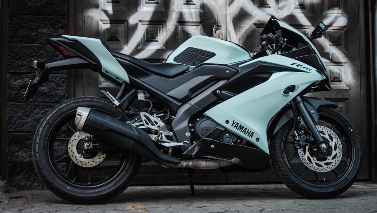 Yamaha R15 web 9