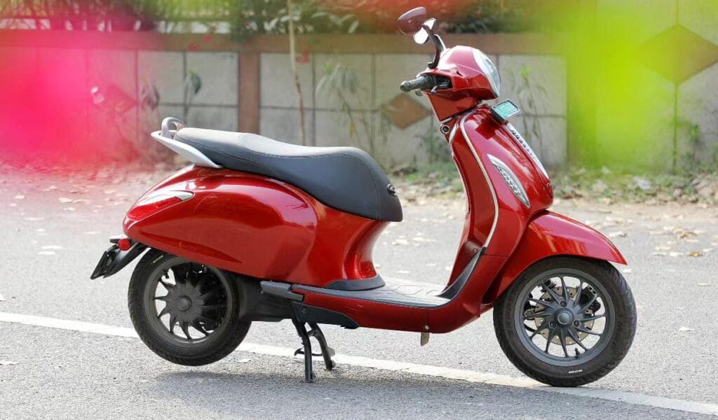आम आदमी के लिए नई बजट रेंज के साथ Bajaj Chetak Electric Scooter लॉन्च हो गया 1 Bajaj Chetak Electric Scooter