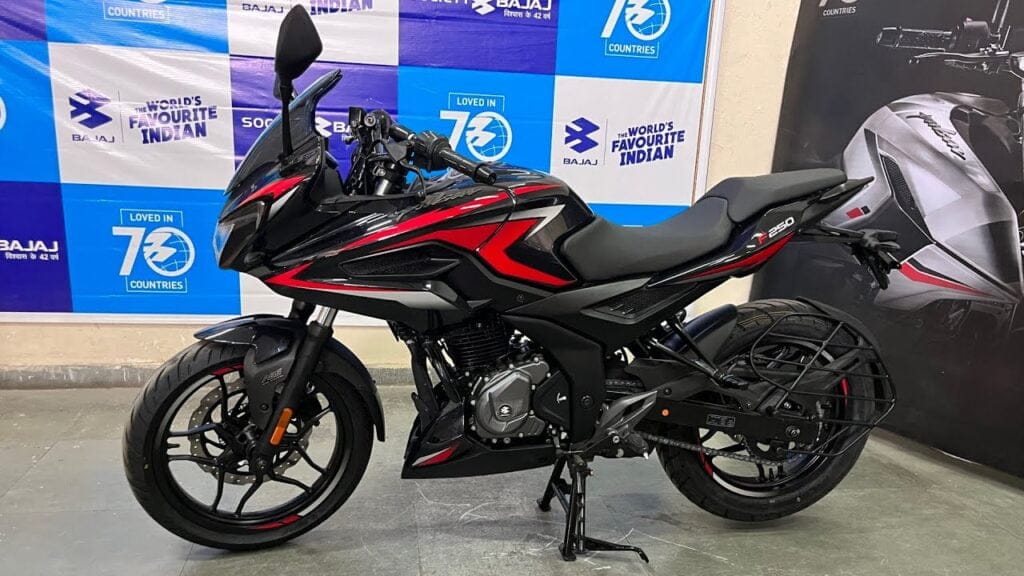 बजाज की शानदार बाइक Bajaj Pulsar F250 का अपडेटेड वर्जन लॉन्च हो गया, महज 9,411 रुपये की डाउन पेमेंट देखकर लाइन अपने घर 2 Bajaj Pulsar F250
