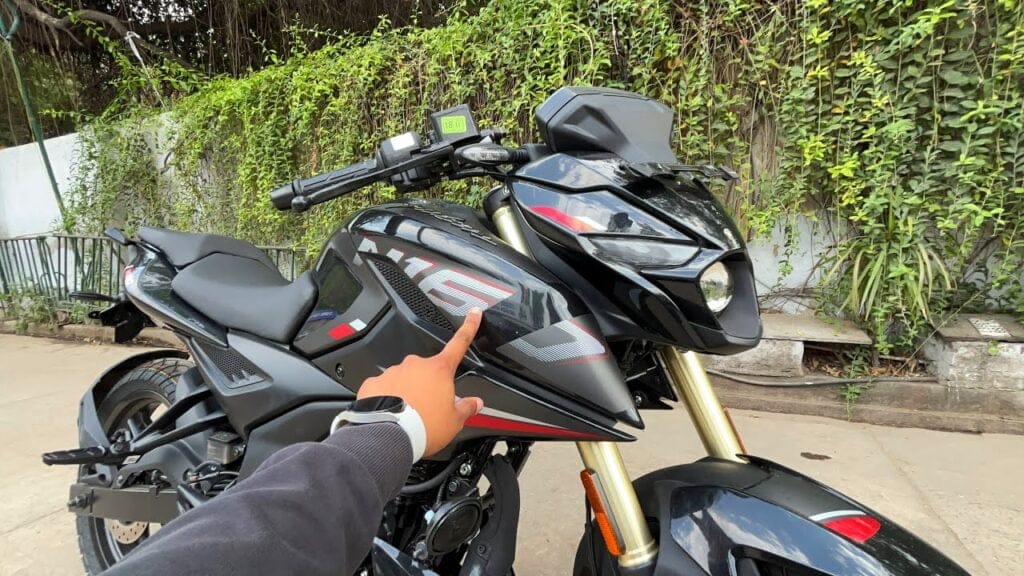 वाह क्या बात है, Pulsar N160 सिर्फ 4,300 रुपये की किस्तों में आपकी जरूरतें पूरी कर सकता 2 Bajaj Pulsar N160