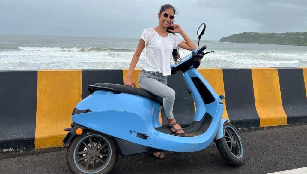 अपनी दमदार रेंज और शानदार फीचर्स से Ola S1 Pro इलेक्ट्रिक स्कूटर का जादू बाजार में छाया हुआ है 1 Ola S1 Pro