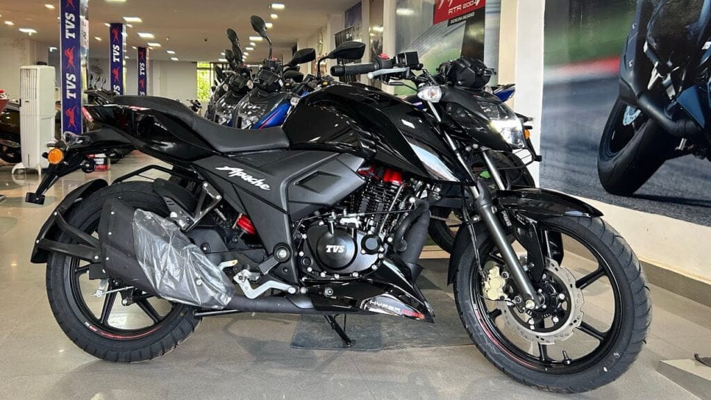बिना किसी टेंशन के सिर्फ 24,000 रुपये देकर टीवीएस कंपनी की TVS Apache RTR 160 बाइक घर ले जाएं 1 TVS Apache RTR 160